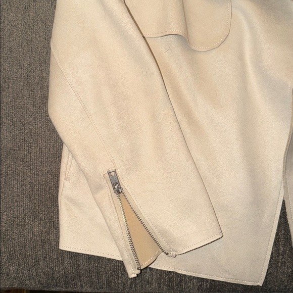 H&M Stylish Cream Jacket with Zipper Details - Picture 3 of 6